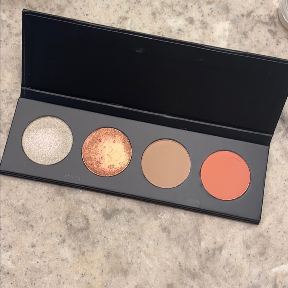 Younique quad eye pallete